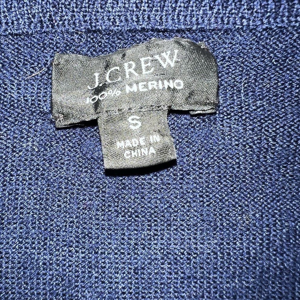 J. CREW Sweater Men's Small Slim Navy Blue V- Neck 100% Merino Wool Lightweight - Picture 2 of 4
